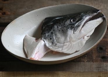 鮭魚頭 含下巴