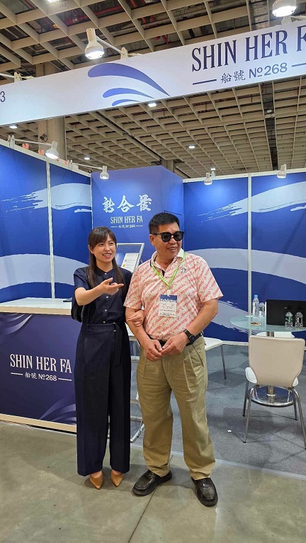 今天一早，這人就直接出現在展場！