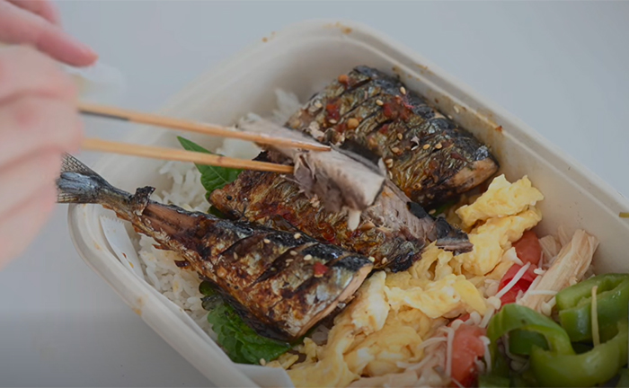芝麻葉的味道竟然和秋刀魚超合拍～