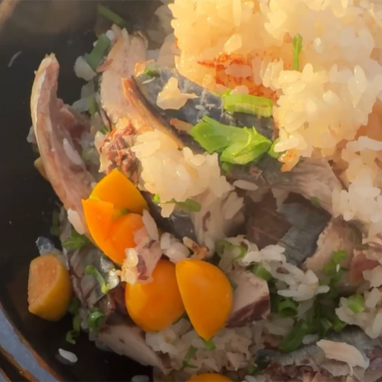 這是猩弟最常做的『鯖魚炊飯』。