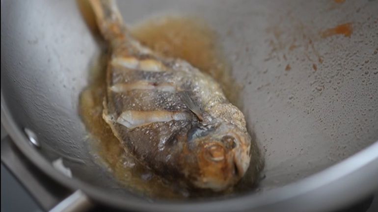 肉魚最經典的吃法，就是煎得洽洽洽、酥酥酥！！！