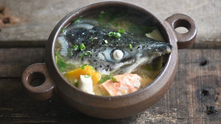 鮭魚頭味增蔬菜魚湯