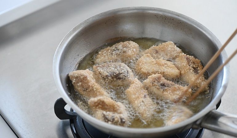 「炸魚料理的時候，一定要放這麼多油嗎？」