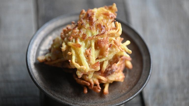 我們一起吃了炸櫻花蝦地瓜簽餅！