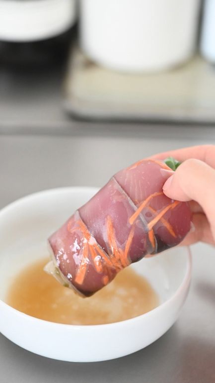 中午自己一個人吃飯，懶得開火，但突然想到一個很想吃的料理，趕快寫出來分享給大家。