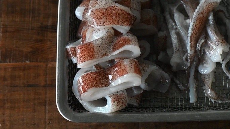 這幾天有一則新聞說：「透抽裡面竟然被塞魚？」